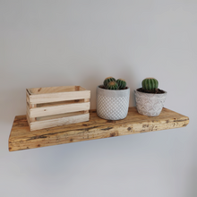 Lade das Bild in den Galerie-Viewer, Wandregal Altholz schwebend