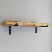 Lade das Bild in den Galerie-Viewer, Wandregal Altholz mit Regalhalterung