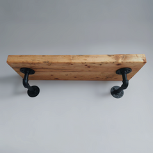 Lade das Bild in den Galerie-Viewer, Wandregal Altholz mit Rohrhalterung